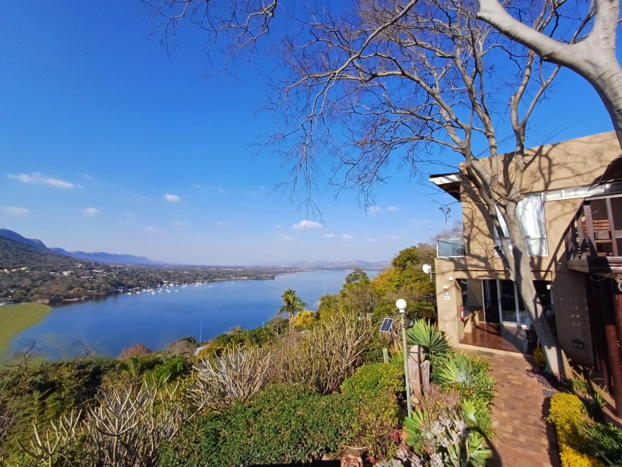 6 Bedroom Property for Sale in Kosmos North West